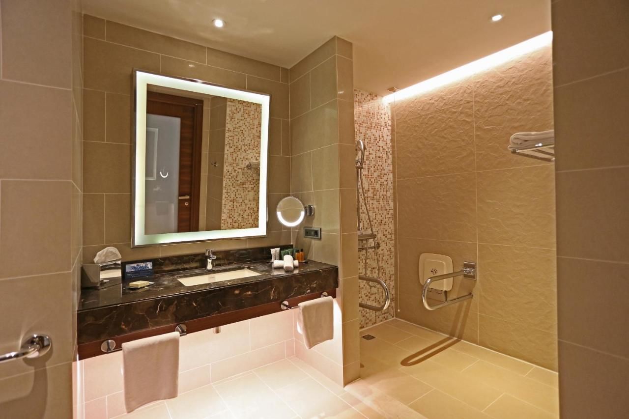 Отель Hilton Batumi Батуми-28