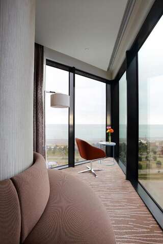 Отель Hilton Batumi Батуми Полулюкс с кроватью размера «king-size» и панорамным видом-2