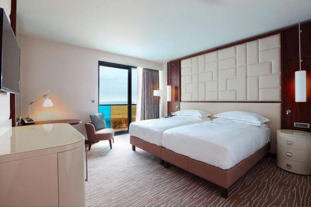 Отель Hilton Batumi Батуми-36